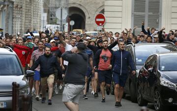 Enfrentamiento entre los ultras rusos e ingleses y galeses en Lille. 