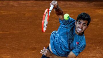 MADRID, 03/05/2021.- El tenista chileno Christian Garín durante su partido ante el español Fernando Verdasco, del Mutua Madrid Open que se disputa este lunes en la Caja Mágica. EFE/ JuanJo Martín