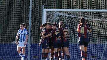 El Levante celebra un gol.