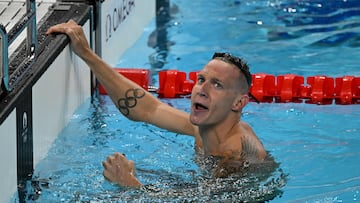 US' Caeleb Dressel reacts after USA won the final of the men's 4x100m freestyle relay swimming event at the Paris La Defense Arena in Nanterre, west of Paris, on July 27, 2024. (Photo by Oli SCARFF / AFP)