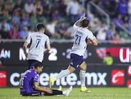 Gabriel Fernández netted a late equalizer for Cruz Azul, but La Máquina missed the chance to leapfrog regular-season leaders Chivas Guadalajara.