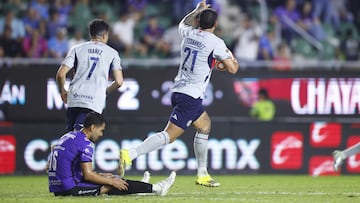 Gabriel Fernández netted a late equalizer for Cruz Azul, but La Máquina missed the chance to leapfrog regular-season leaders Chivas Guadalajara.