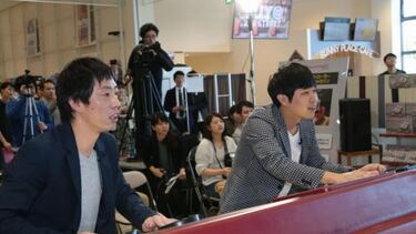 Crean unos mandos gigantes de NES de 2 metros de largo