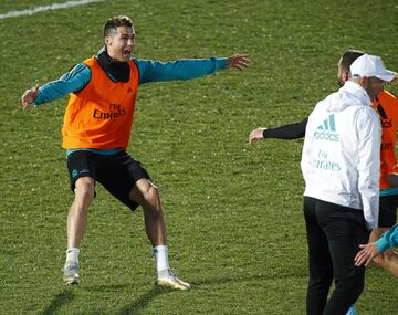 Casi 5.000 aficionados en el entrenamiento a puerta abierta