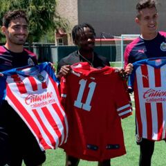 Chivas intercambia jerseys con los 49ers de San Francisco