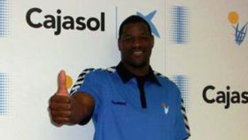 Latavious Williams pasa el reconocimiento médico