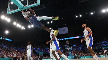 Paris 2024 Olympics - Basketball - Men's Gold Medal Game - France vs United States - Bercy Arena, Paris, France - August 10, 2024. Lebron James of United States in action. REUTERS/Brian Snyder