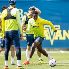 El Villarreal peina el mercado de defensas pensando en Mosquera