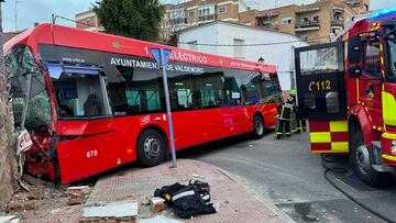 Dos personas graves al chocar un autobús en Valdemoro