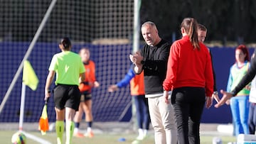 28/01/23 FUTBOL FEMENINO
PRIMERA FEMENINA PARTIDO
LEVANTE UD - ALHAMA CF EL POZO
RANDRI ENTRENADOR DEL ALHAMA