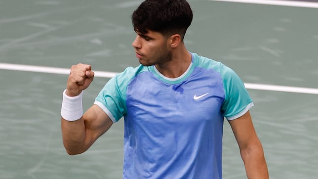 Alcaraz se reconcilia con la victoria en la pista cubierta de París