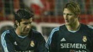 <b>SEÑALADO.</B> Con su cambio, Rubén fue señalado por Queiroz como el responsable de la derrota en Sevilla.