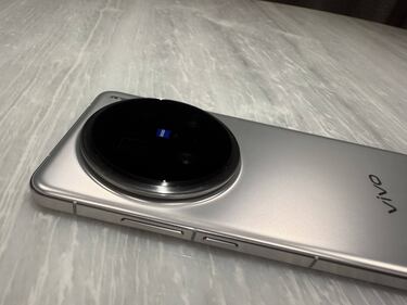 vivo unveils the X200 series in Beijing and we have our first impressions of the vivo X200 Pro