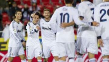 Los jugadores del Real Madrid celebran el gol de Callej&oacute;n.