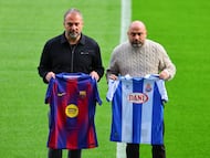 Hansi Flick y Manolo González posan en la previa del partido en el RCDE Stadium.