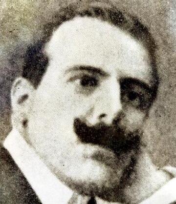 Presidi¨® el FC Barcelona en tres etapas diferentes. La primera se inici¨® el 25 de junio de 1916, cuando sustituy¨® al dimisionario Rafael Llopart