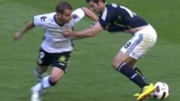 <b>79'. </b>Agarrón de Albiol a Soldado. Penalti no señalado.