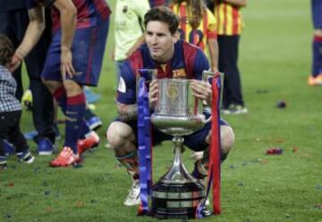 Lionel Messi se ha cansado de levantar trofeos en Barcelona. Ya suma 32