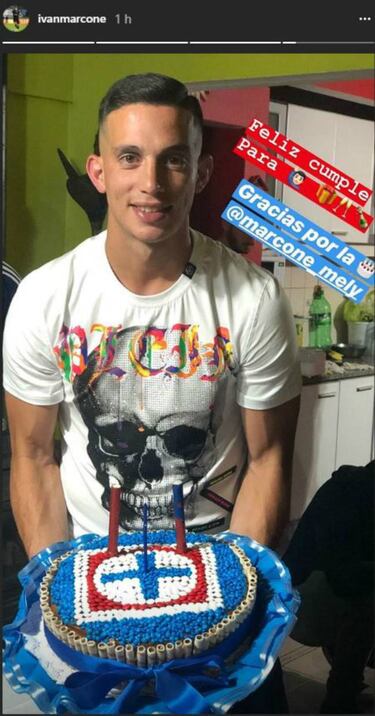 Marcone celebra su cumpleaños con pastel de Cruz Azul