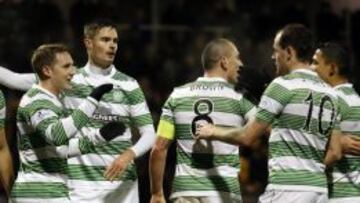 Los jugadores del Celtic celebran un gol.