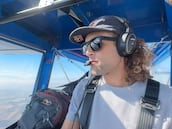 “Hace cuatro años me caí desde un avión, murió gente... Después del trauma, volví a volar y rompí tres récords mundiales”