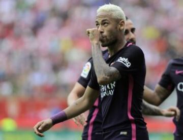 Neymar marca el tercero del Barcelona.