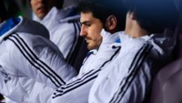 Casillas, en el banquillo de La Rosaleda.