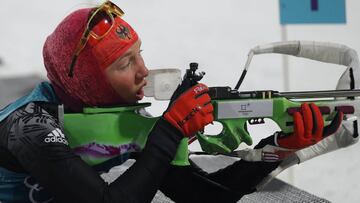 La 'aduanera' Dahlmeier da a Alemania un oro en biatlón