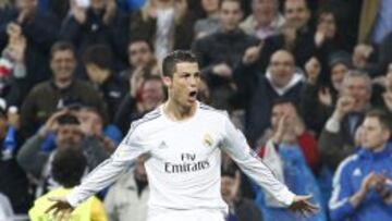 Cristiano celebra uno de sus goles ante Osasuna.