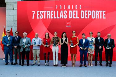 Foto de familia de los premiados. 

