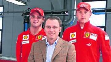 <b>EQUIPO GANADOR. </b>Domenicali, junto a Massa y Raikkonen.