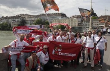 Gran ambiente en las calles de Basilea antes de la final. 