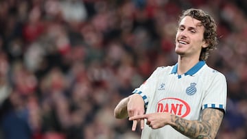 El defensa del Espanyol Carlos Romero celebra un gol con el Espanyol.