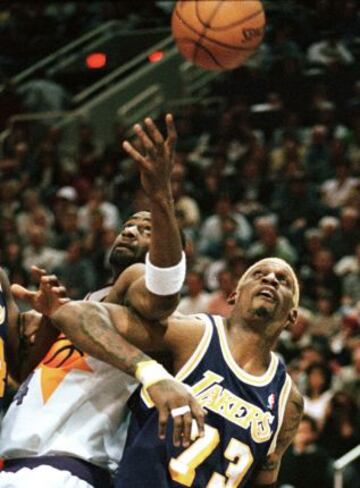 Los Lakers fueron su pen迆ltima etapa en la NBA. Fichado para la conquista de la Liga, Rodman no pudo ayudar a los angelinos a conseguir el anillo de campeones, en un equipo con Bryant y O'Neal como referencias: "Necesito un mat車n en mi equipo", se?al車 Shaq antes del fichaje del 'Gusano'.