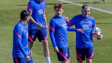 Griezmann y Correa en una sesi&oacute;n del Atl&eacute;tico 21-22.