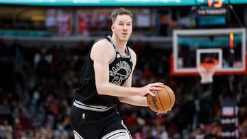 Consulta todos los traspasos, bajas y movimientos del mercado de la NBA 2022. Qué ha hecho cada equipo, situación de las plantillas...