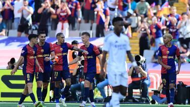 Raphinha en festejo de gol desde Montjuic en El Clásico por Jornada 35 en LaLiga.