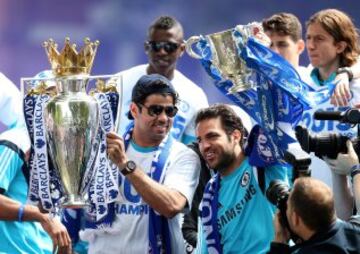 LONDON, ENGLAND - MAY 25: Diego Costa (L) and Cesc Fabregas (R) of Chelsea celebrate with the Premier League and Capital One Cup trophies duing the Chelsea FC Premier League Victory Parade on May 25, 2015 in London, England. (Photo by Ben Hoskins/Getty Images)