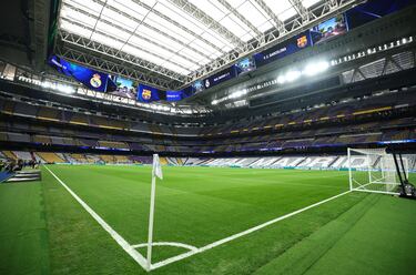 Vista general del interior del estadio Santiago Bernabéu antes del duelo entre el Real Madrid y el FC Barcelona.