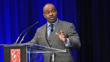 NFLPA executive director DeMaurice Smith is set to retain his position after narrowly crossing the two thirds threshold with 22 of 32 votes from NFL reps.
