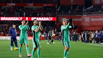 Savic, Koke y Griezmann saludan a la afición que acudió a Granada.