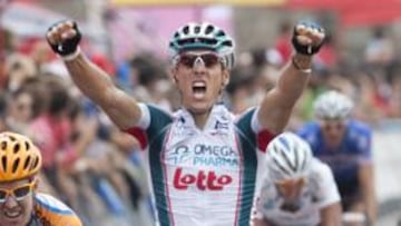 <b>CLASICÓMANO. </b>Philippe Gilbert grita su victoria en Toledo, rendido ya el estadounidense Tyler Farrar. El belga ya ganó la etapa de Málaga en esta Vuelta.