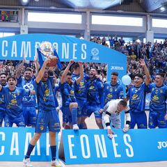 El Peñíscola vuelve a Primera y con el título de Liga