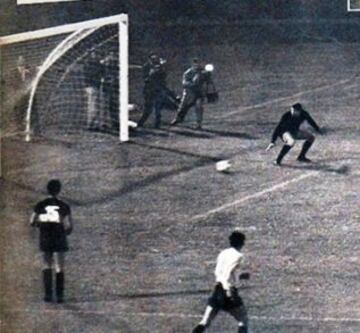 31 de julio de 1963. La U cae 3-2 ante Boca Juniors en el estadio Nacional, por Copa Libertadores.