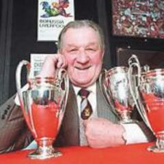 Bob Paisley accede a subir la escalera (1983)
