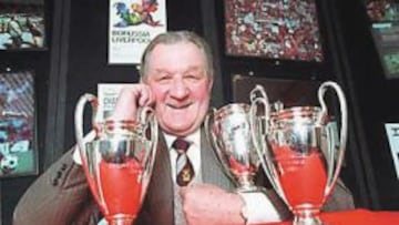 Bob Paisley accede a subir la escalera (1983)