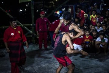 Nació en los 60 como una solución para resolver las disputas entre bandas callejeras. Cada pelea dura cuatro minutos donde luchan utilizando técnicas mezcladas del Pencak Silat, del boxeo, de la lucha libre y del Karate, las técnicas místicas están estrictamente prohibidas.