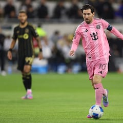 Afición de LAFC causa polémica por pancarta a Messi