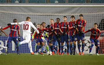 Francesco Totti (Roma) es el jugador ms veterano en marcar en Champions con 38 a?os y 59 das contra el CSKA de Mosc, en noviembre de 2014.