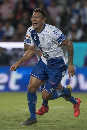 Martín Palermo se encontraba de nueva cuenta contra el Guadalajara, ahora desde el banco de los Tuzos. Los de La Bella Airosa empezaron ganando con gol de Sosa, minutos después empató Brizuela, para el segundo tiempo apareció Guzmán y Ulloa, Cardozo sufrió su segunda derrota del torneo.